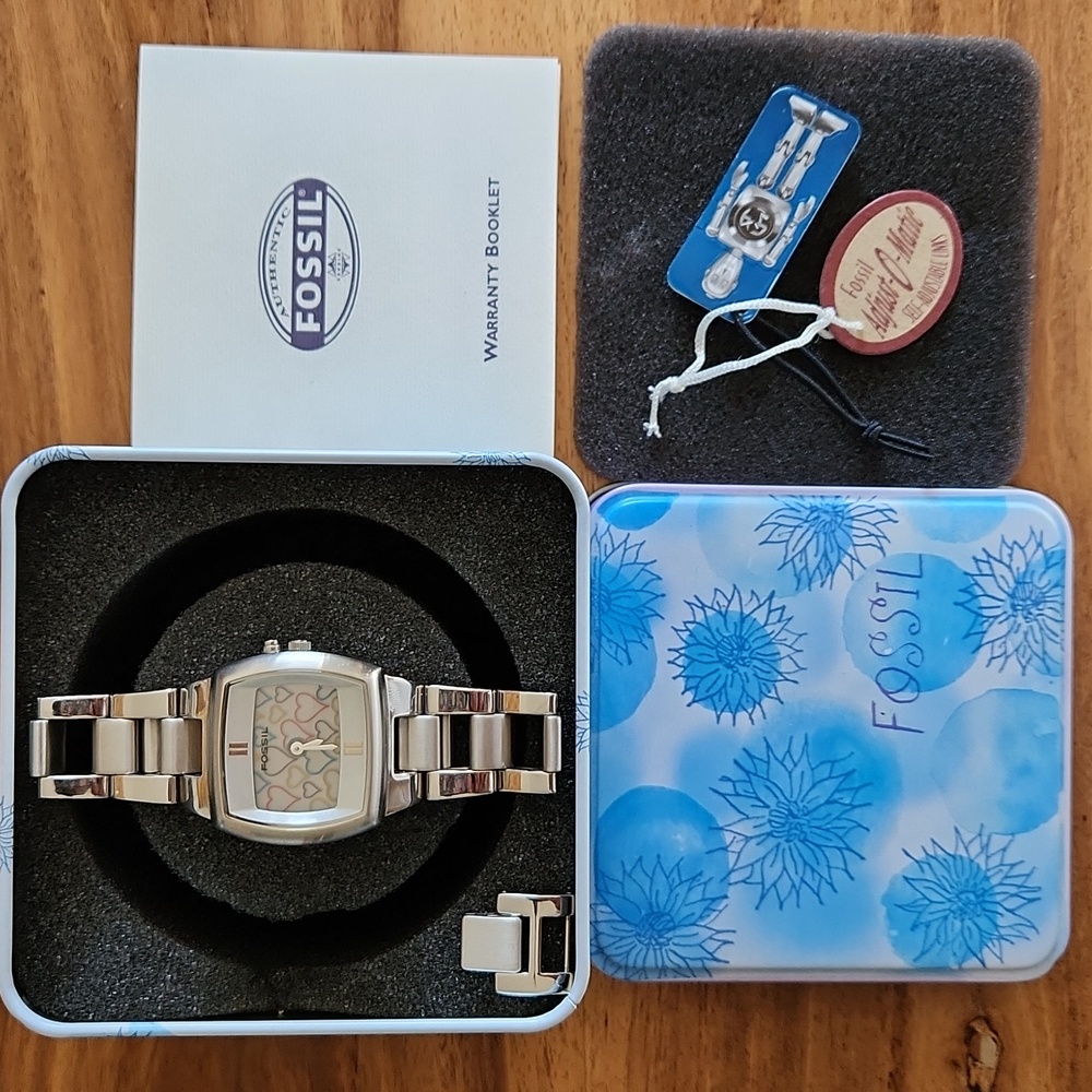 Fossil Big Tic Silver Watch with Heart Design - Picture 2 of 8